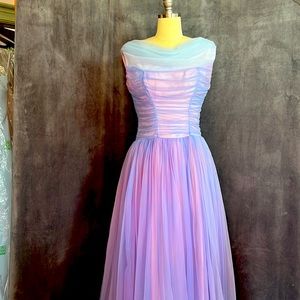 1950s Authentic Vintage evening/prom/bridesmaids dress with matching veil. Size8